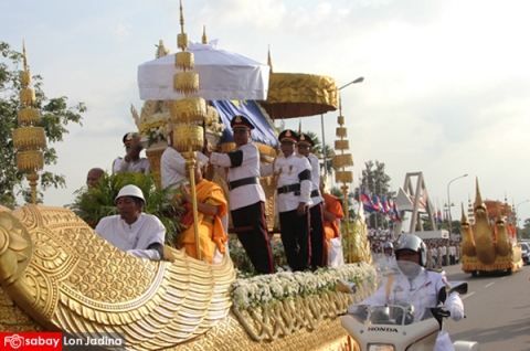 King-Norodom-Sihanouk-Sabay08
