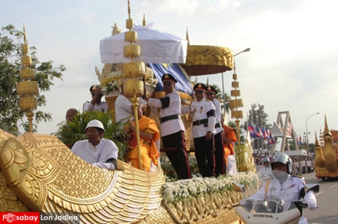 King-Norodom-Sihanouk-Sabay18